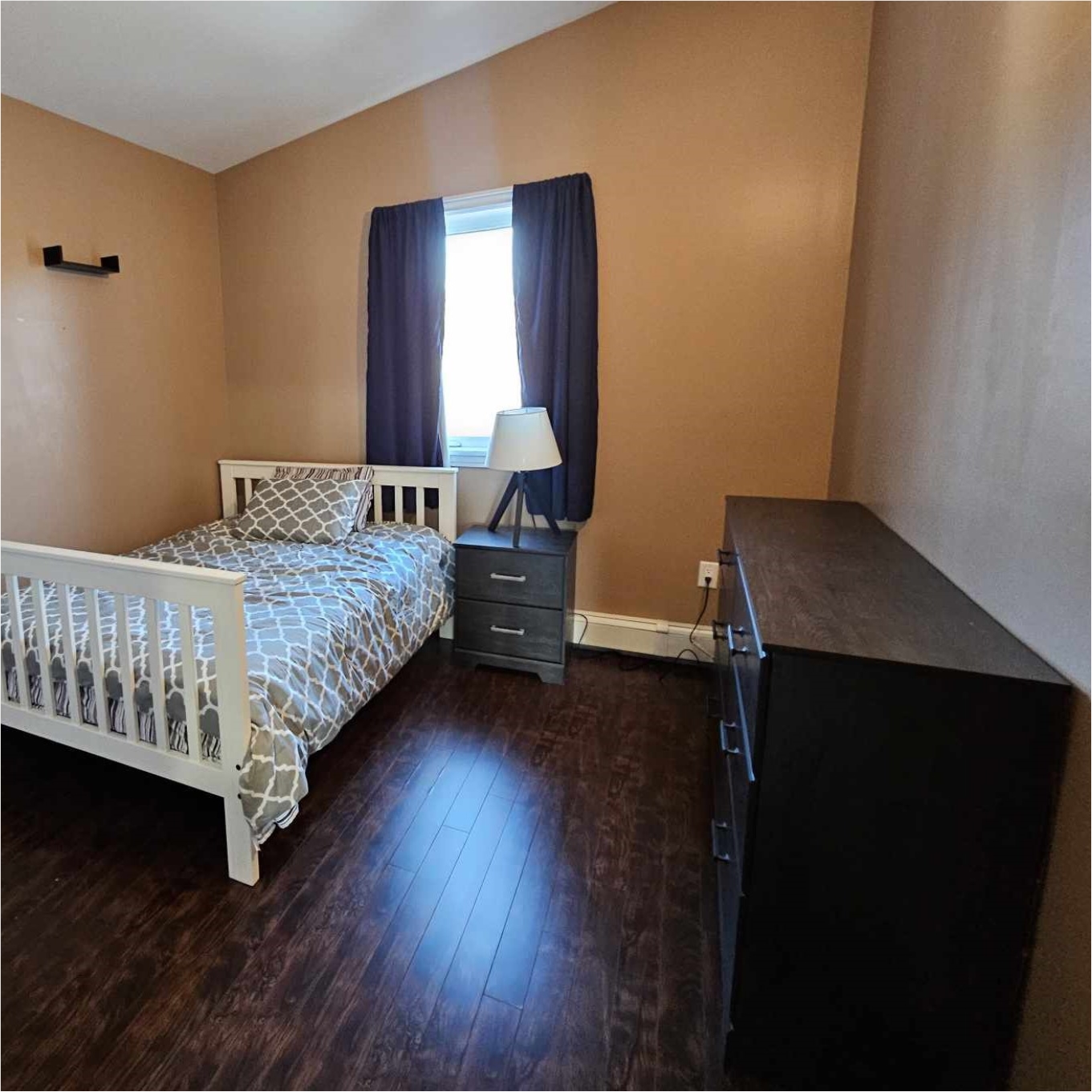 Room 1 Double Bed 1 (1)