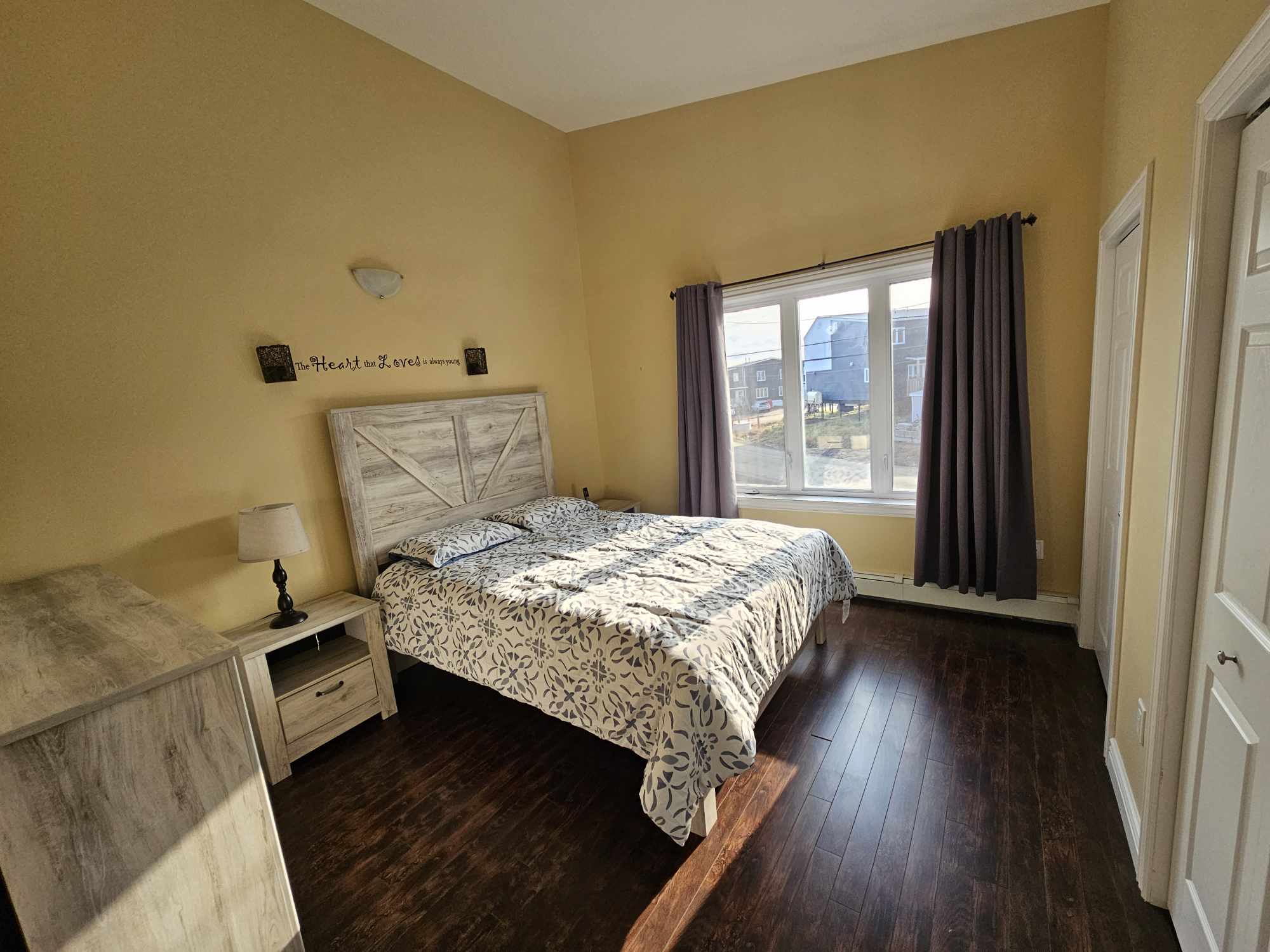 Room 4 Queen Bed - Ensuite 1