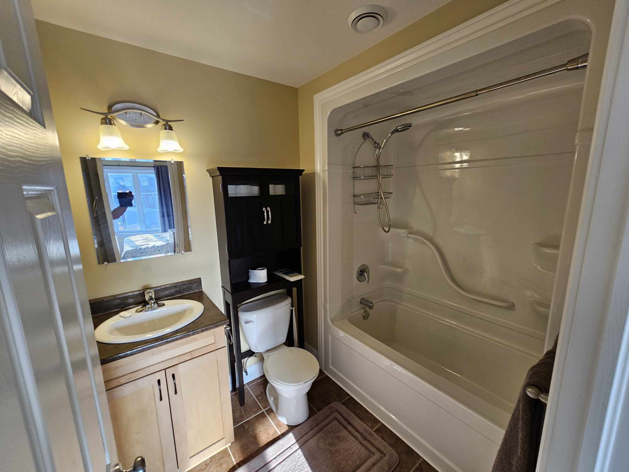 Room 4 Queen Bed - Ensuite 3